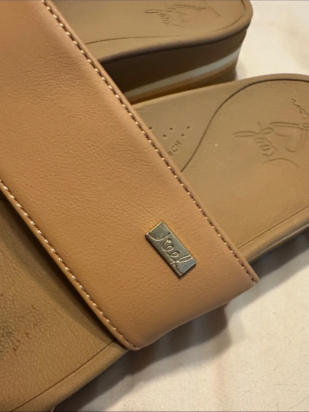 Reef cushion Vista Hi Sandals in Tan and Cream